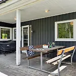 Mani - 1-1km From The Sea By Interhome *